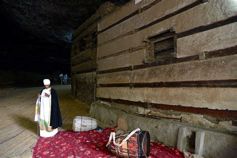 Yemrehane Krestos Manastırı'nın İnşası: 13. Yüzyıl Etiyopya'sında Taş ve Dua Birleşimi